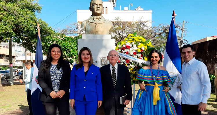 ofrendas-florales-republica-dominicana-ruben-dario